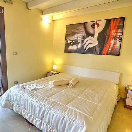 Sleeps 12 Pool Air Con Wifi